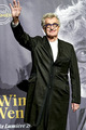 <span style='display:inline-block; background-color:#DF071E; width: 100%;padding:5px;'>Wim Wenders</span>