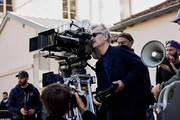 <span style='display:inline-block; background-color:#DF071E; width: 100%;padding:5px;'>Tournage <em>Sortie d'usine</em> de Wim Wenders</span>