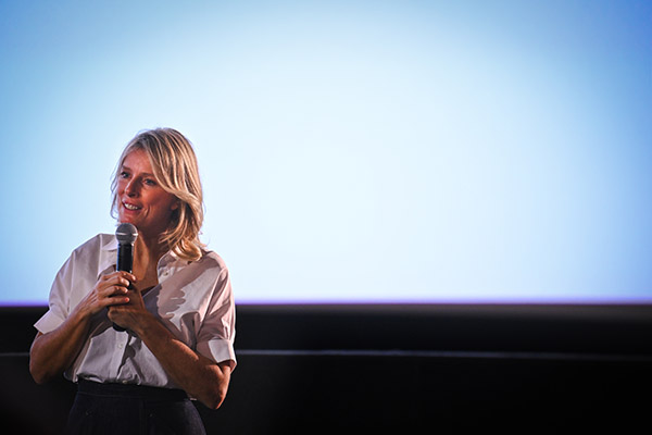 <span style='display:inline-block; background-color:#DF071E; width: 100%;padding:5px;'>MASTER CLASS Rencontre avec Karin Viard</span>