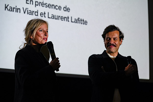 <span style='display:inline-block; background-color:#DF071E; width: 100%;padding:5px;'>Karin Viard et Laurent Lafitte</span>